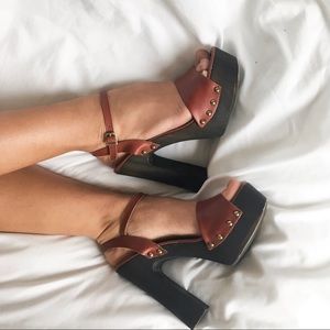 Platform heeled sandals 👡